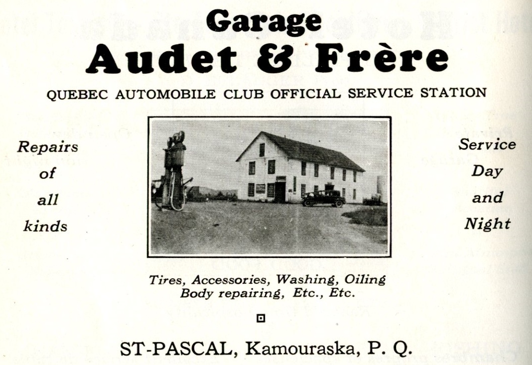 Publicité en anglais d’une station-service des années 1930, avec une photo du garage, de sa pompe à essence et d’une automobile.