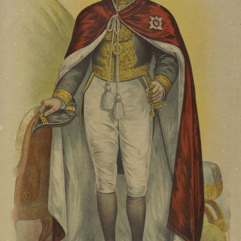 Lithographie représentant un homme d’âge mur qui porte une cape rouge de style royal, la main à son épée.